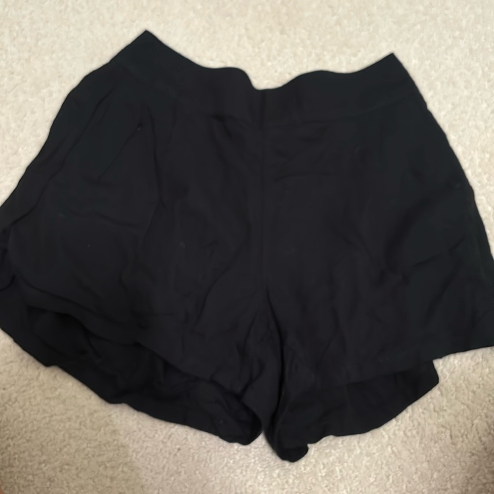 american eagle black flowy shorts